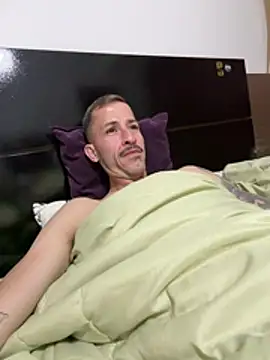 XXX chat uživo modela MeladoDiMel