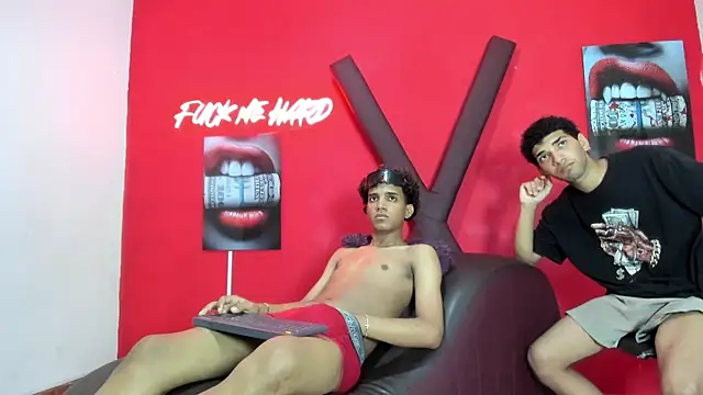GOLDEN_2026's Live XXX Chat