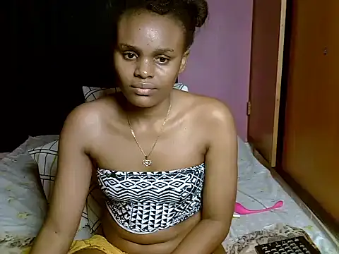 Chat XXX Live Queen_petite_