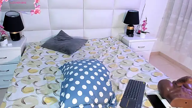 Michelle_Lewis_ Live XXX-chat
