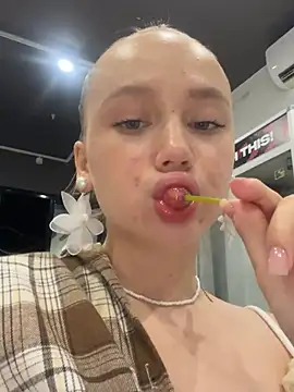 Emi_Sterling élő XXX-chatje