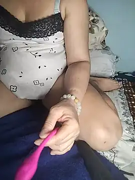 Zu_naa Chat XXX in diretta