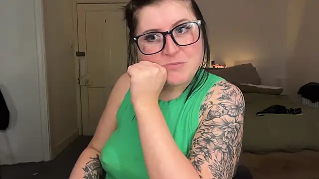 LucyLou31 XXX чат на живо