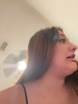 צ'אט XXX בשידור חי של treasurebabii