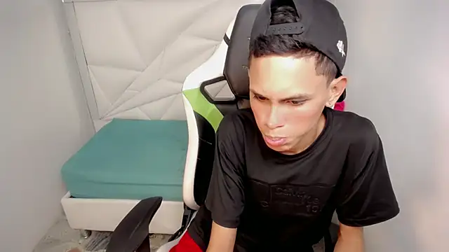 sombra_18's Live XXX Chat