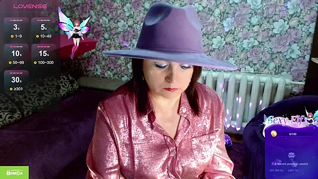 Julia-run Live XXX chat