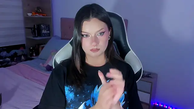 OphelianaRose33 Adlı Modelin Canlı XXX Sohbeti