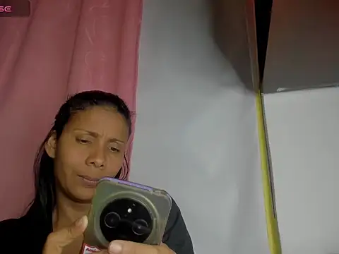 NENITA_HOTT Adlı Modelin Canlı XXX Sohbeti