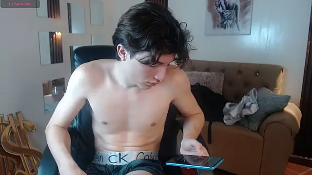 XXX chat uživo modela Marcoviolet