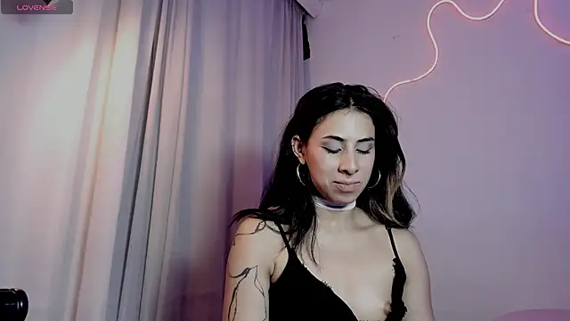 Sara_Foxx1's Live XXX Chat