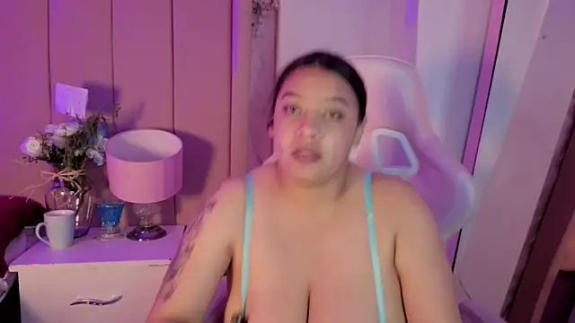 MollyBigBoobs12's Live XXX Chat