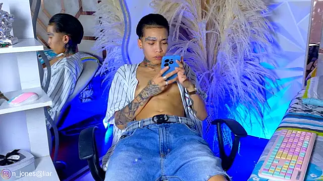Jonesliam23n Live XXX chat