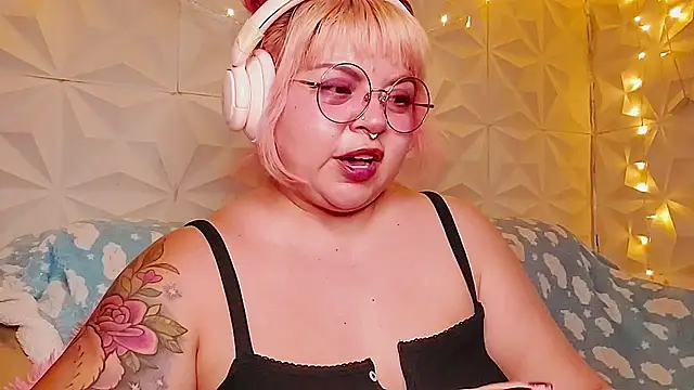 Chatroom XXX en direct de Satyn_doll