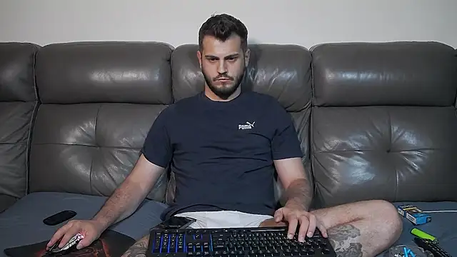 Chatroom XXX en direct de CrazyDom1