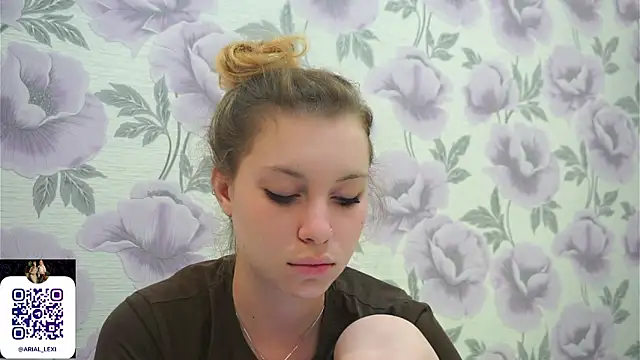 Sairallyn live XXX chat