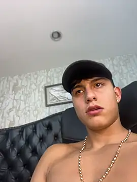 XXX chat uživo modela Lander_Cruz