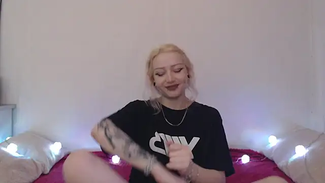 Chat +18 de Emily_hardcore ao vivo