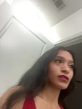 Leslycherry Adlı Modelin Canlı XXX Sohbeti