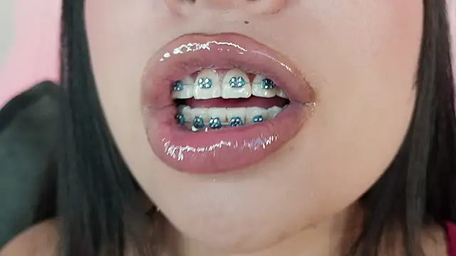 mia_roux1 Adlı Modelin Canlı XXX Sohbeti