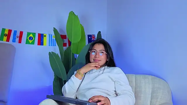 LinnaGardenia's Live XXX Chat