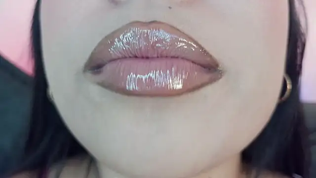 mia_roux1's Live XXX Chat