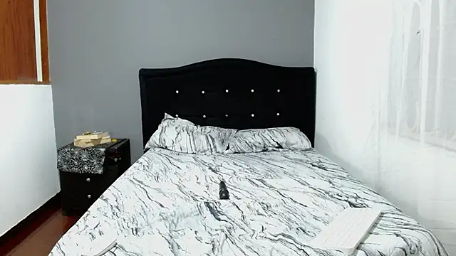 Emilia_1995's Live XXX Chat