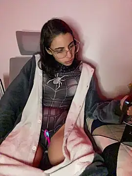 Poison_Ivy_29's Live XXX Chat