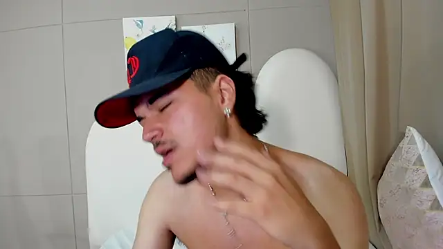 Briian__'s Live XXX Chat