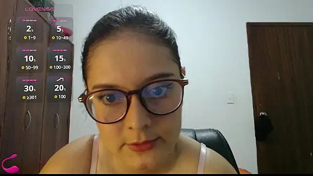 Chat +18 de MadieeLorez ao vivo