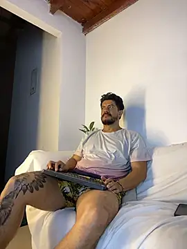 Chatroom XXX en direct de AndresSmith__