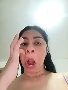 luna_pinky's Live XXX Chat