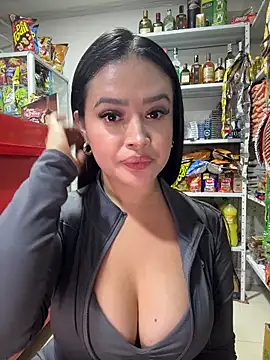 Pokazy przed kamerką – Sara_fun