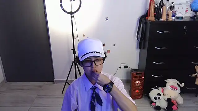 צ'אט XXX בשידור חי של thomascooper7