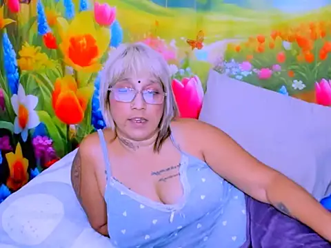indianroxy Adlı Modelin Canlı XXX Sohbeti