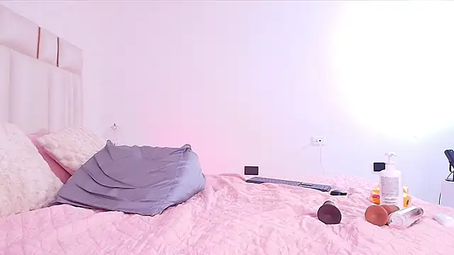 alanarose18 Adlı Modelin Canlı XXX Sohbeti