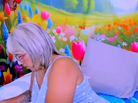 indianroxy élő XXX-chatje