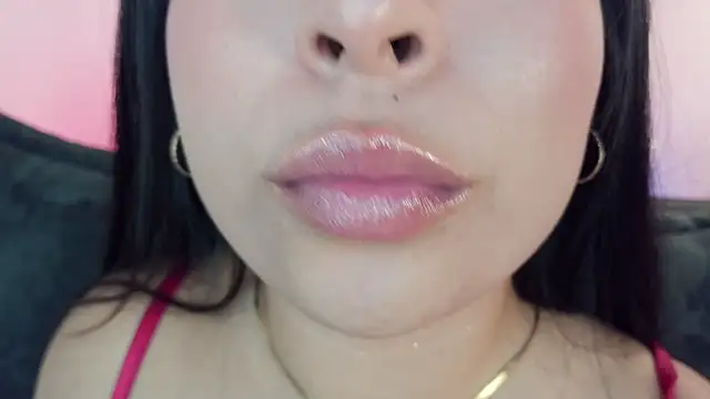 mia_roux1 Adlı Modelin Canlı XXX Sohbeti
