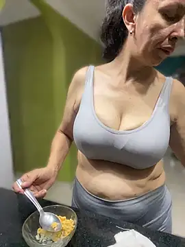 Soy_Camila8 Adlı Modelin Canlı XXX Sohbeti