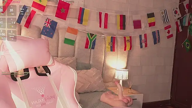 Naomi-GrayのライブXXXチャット