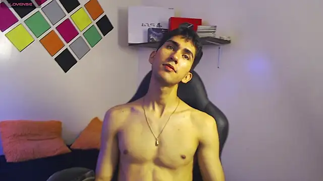 צ'אט XXX בשידור חי של adan_tower
