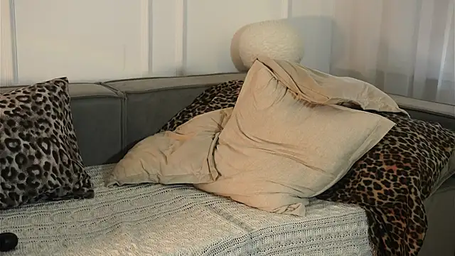 IdaJonesy – Naživo XXX chat
