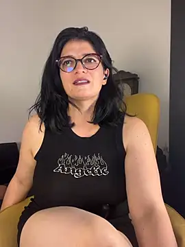 adriana71's Live XXX Chat