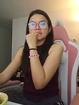 azumiichan Adlı Modelin Canlı XXX Sohbeti