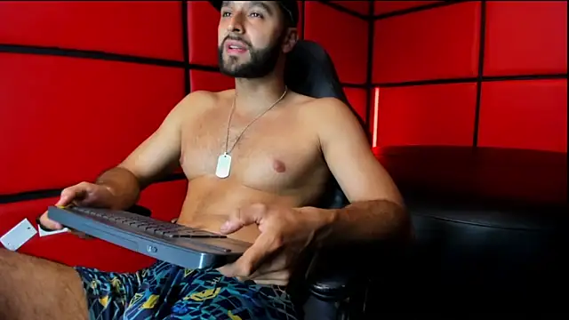 Mike333_ Adlı Modelin Canlı XXX Sohbeti