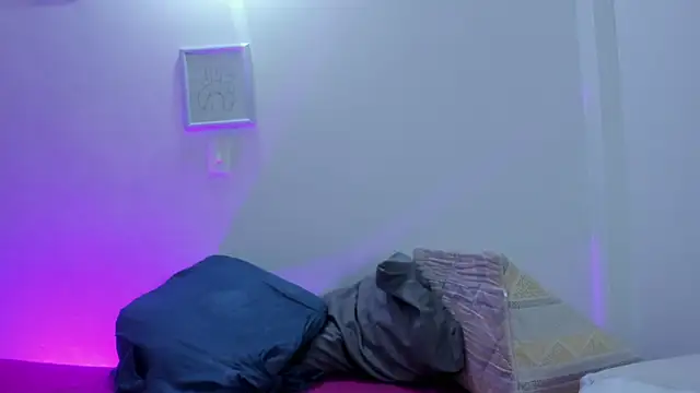 Chat +18 de Nikki__uwu ao vivo