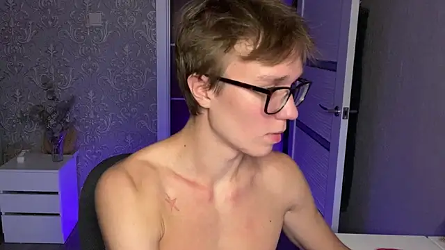 Pokazy przed kamerką – yyyyesssbb