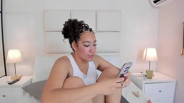 NaomiCambels XXX чат на живо