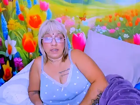 indianroxy: απευθείας συνομιλία ΧΧΧ