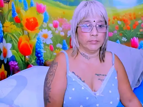 צ'אט XXX בשידור חי של indianroxy