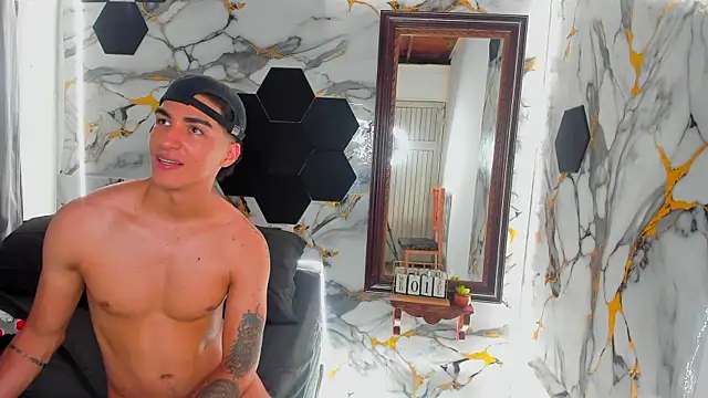 Goldendesirexx 网络视讯表演